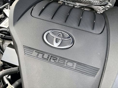 Used 2023 Toyota Highlander XLE image 31