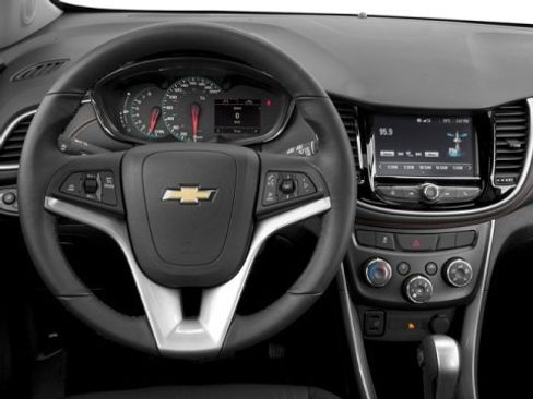 Used 2017 Chevrolet Trax LT w/ LT Convenience Package image 10