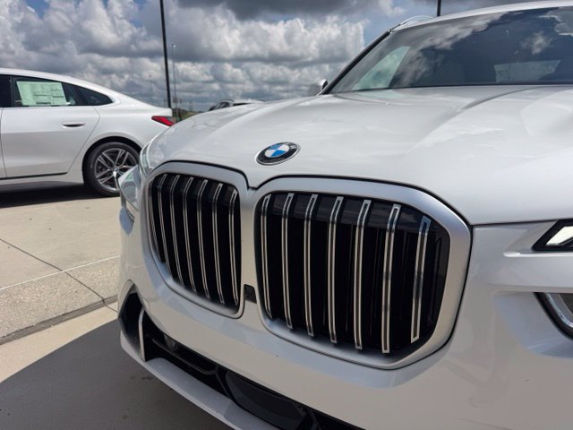 Used 2026 BMW X7 xDrive40i AWD/4WD image 2