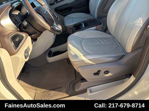 Used 2017 Chrysler Pacifica Touring-L image 35
