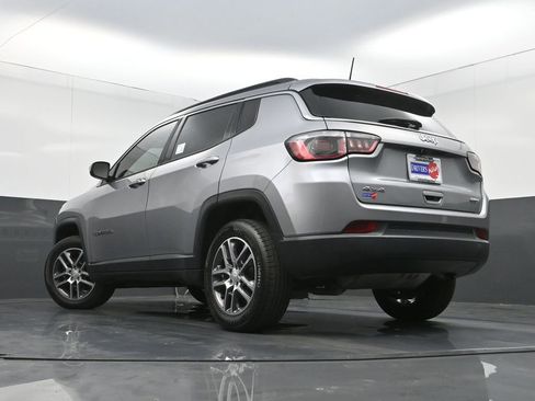 Used 2018 Jeep Compass Latitude w/ Popular Equipment Group image 26
