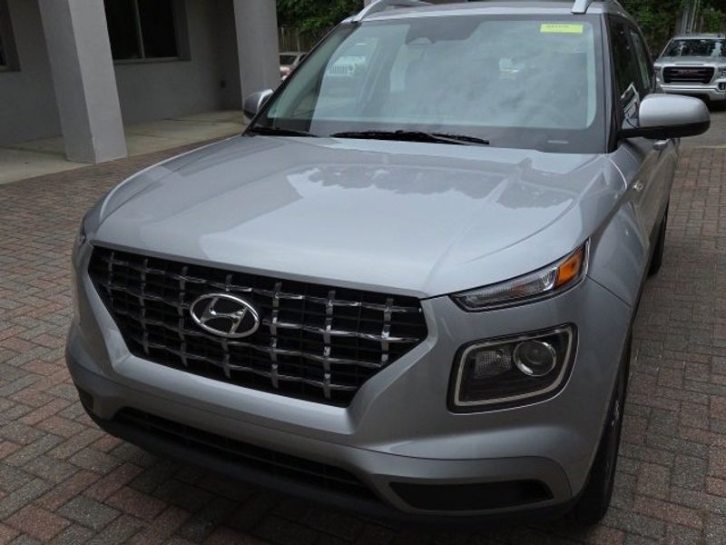 Certified 2025 Hyundai Venue SEL image 1