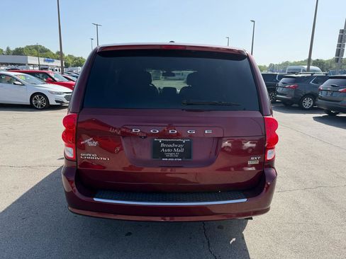 Used 2019 Dodge Grand Caravan SXT FWD image 4