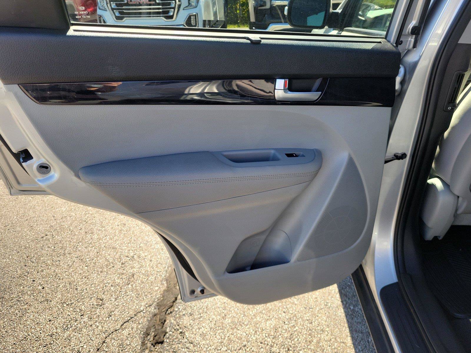 Used 2014 Kia Sorento LX FWD image 13