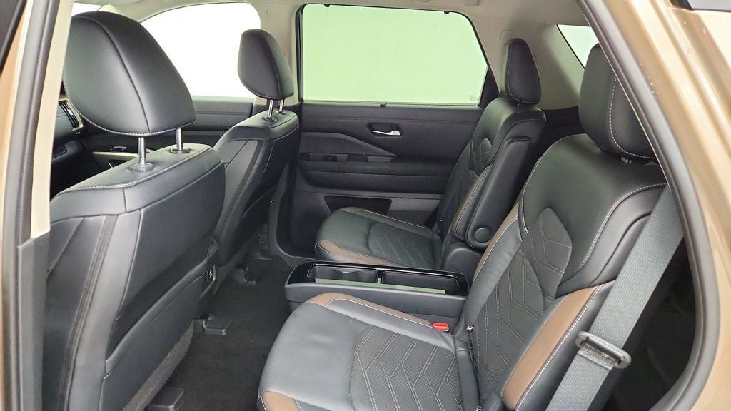 Used 2023 Nissan Pathfinder Platinum AWD/4WD image 20