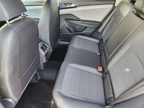 Certified 2024 Volkswagen Taos SE image 12