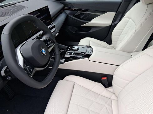 Used 2026 BMW 530i w/ Premium Package RWD image 17