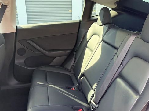 Used 2022 Tesla Model Y Performance AWD/4WD image 11