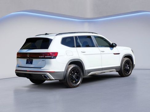 Used 2025 Volkswagen Atlas Peak Edition SE AWD/4WD image 5