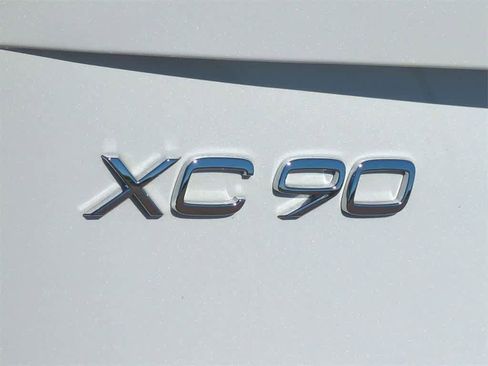New 2025 Volvo XC90 B5 Core w/ Protection Package Premier image 11