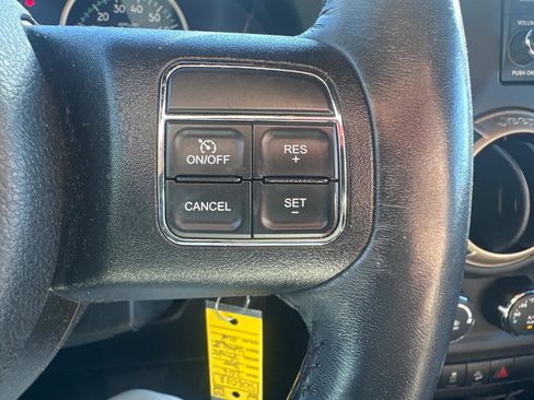 Used 2016 Jeep Wrangler Unlimited Sahara image 17