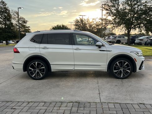 Certified 2022 Volkswagen Tiguan SEL R-Line AWD/4WD image 10