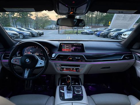 Used 2022 BMW 740i w/ Luxury Rear Seating Package RWD image 46