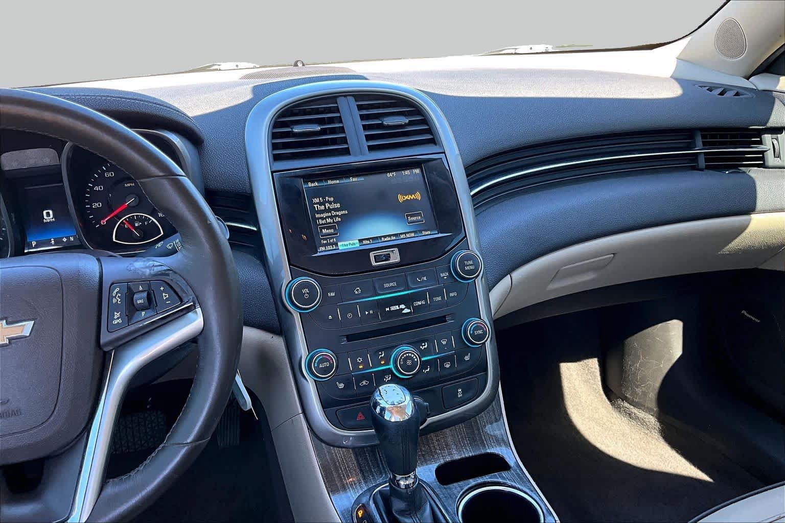 Used 2015 Chevrolet Malibu LT w/ Leather Package FWD image 7