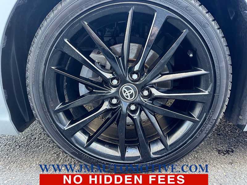 Used 2022 Toyota Camry XSE FWD image 9