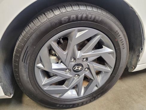 Used 2024 Hyundai Elantra SEL FWD image 31