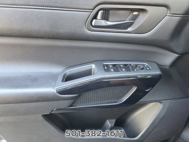 Used 2024 Nissan Pathfinder SV FWD image 33
