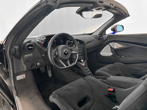 Used 2024 McLaren 750S Spider RWD image 6