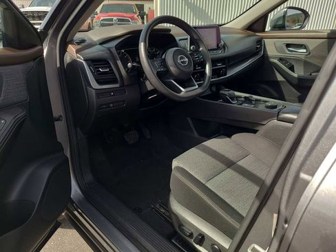 Used 2023 Nissan Rogue SV image 10