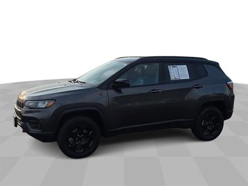 Used 2023 Jeep Compass Trailhawk image 5