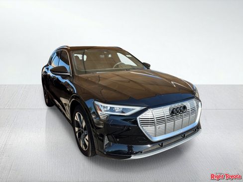 Used 2022 Audi e-tron Premium Plus w/ Premium Plus Package AWD/4WD image 5