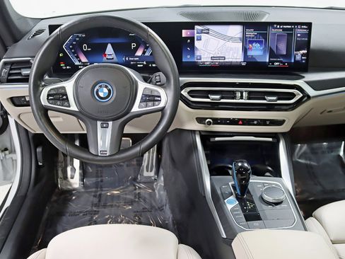 Used 2022 BMW i4 eDrive40 w/ M Sport Package image 15