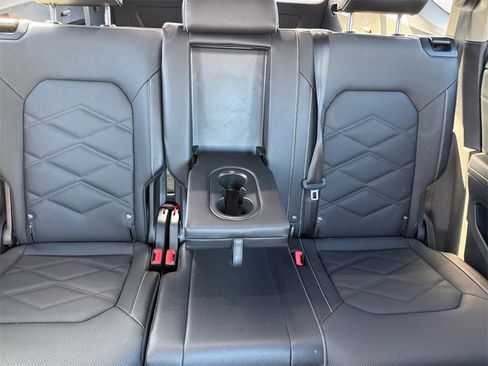 Used 2025 Volkswagen Atlas SE image 16