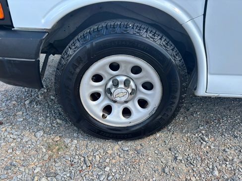 Used 2013 Chevrolet Express 1500 RWD image 10