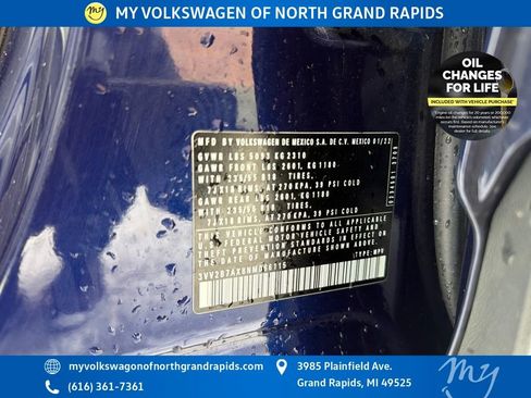 Used 2022 Volkswagen Tiguan SE w/ Panoramic Sunroof Package image 39