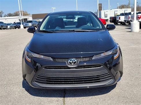 Used 2025 Toyota Corolla LE image 2