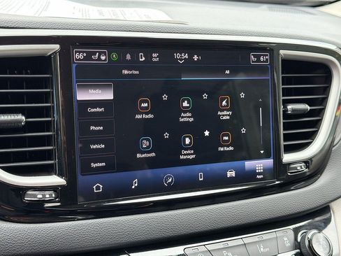 Used 2024 Chrysler Pacifica Touring-L FWD image 15