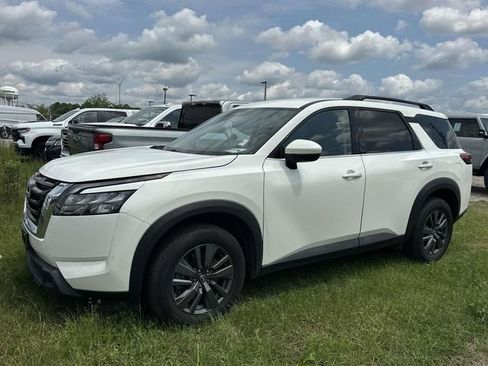 Used 2023 Nissan Pathfinder SV FWD image 11