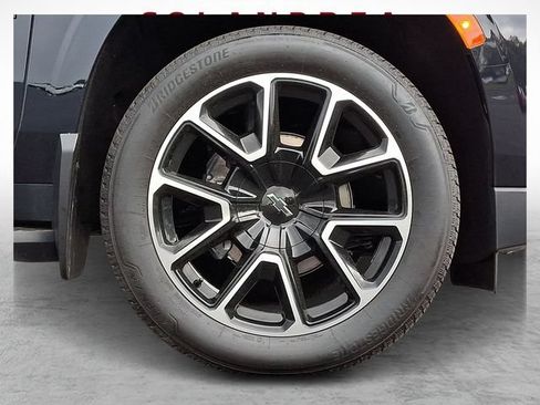 Used 2024 Chevrolet Suburban RST w/ Luxury Package AWD/4WD image 7