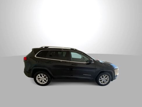 Used 2016 Jeep Cherokee Latitude FWD image 9