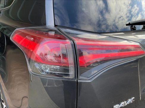 Used 2017 Toyota RAV4 LE w/ All Weather Liner Package AWD/4WD image 21