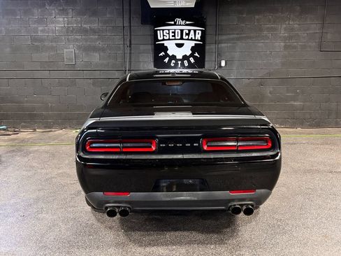 Used 2015 Dodge Challenger SXT RWD image 8