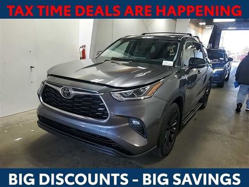 Used 2022 Toyota Highlander Limited image 3
