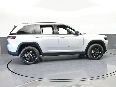 New 2026 Jeep Grand Cherokee Limited w/ Limited Altitude Package RWD image 7