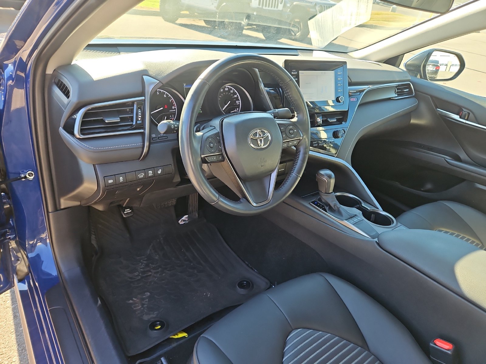 Used 2024 Toyota Camry SE w/ Cold Weather Package FWD image 17