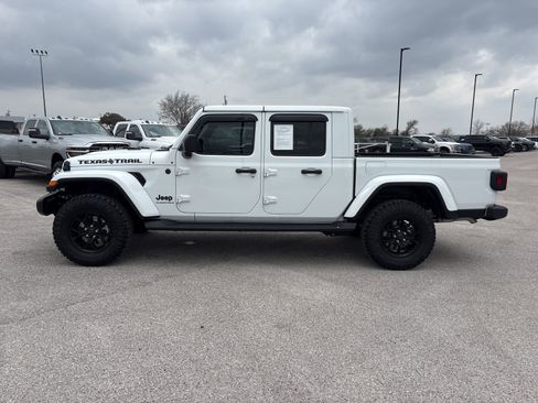 Used 2025 Jeep Gladiator Sport image 2