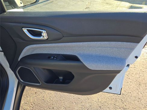 New 2026 Jeep Compass Latitude image 4