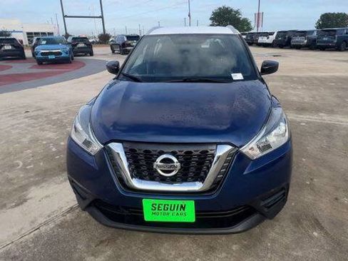 Used 2018 Nissan Kicks SV FWD image 3