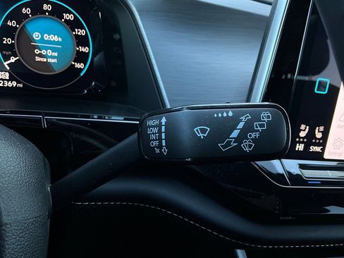 Used 2025 Volkswagen Atlas Cross Sport SE image 37