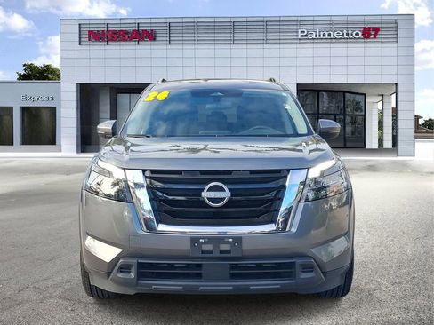 Certified 2024 Nissan Pathfinder SV FWD image 2