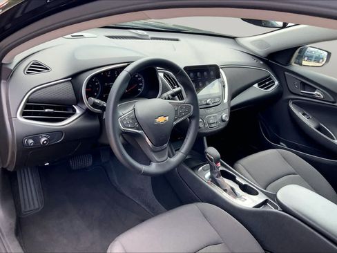 Used 2025 Chevrolet Malibu RS FWD image 18