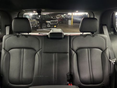 Used 2025 Jeep Wagoneer Series II image 13