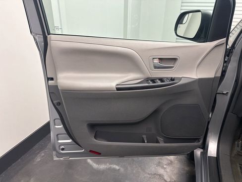 Used 2015 Toyota Sienna LE image 16