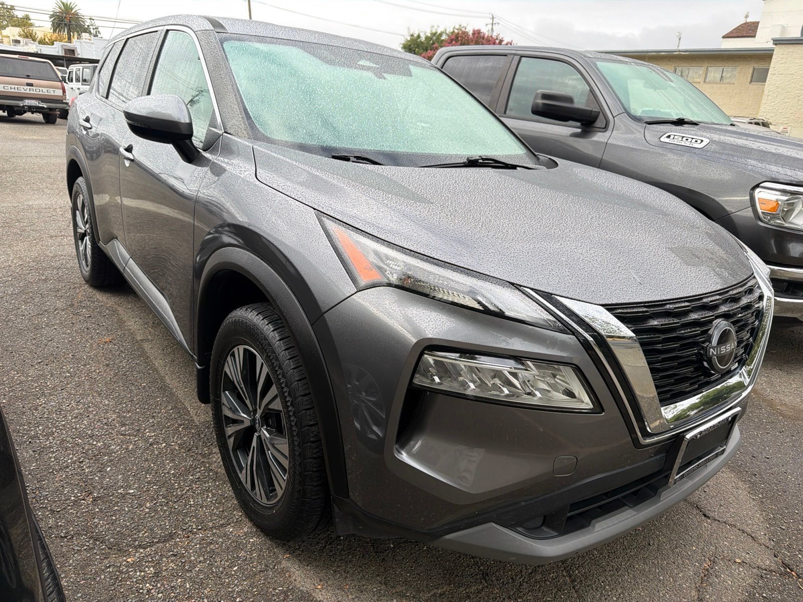 Used 2023 Nissan Rogue SV FWD image 2