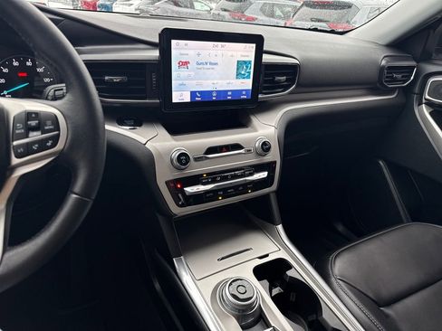 Used 2024 Ford Explorer XLT w/ Equipment Group 202A image 18