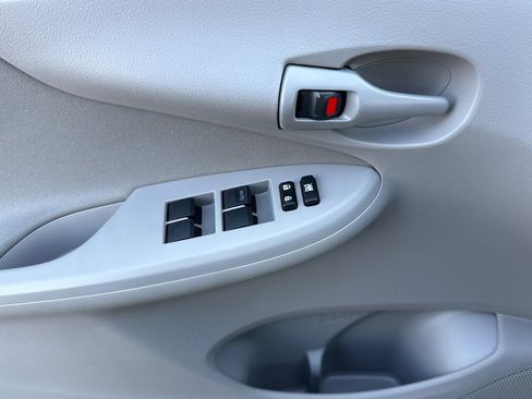 Used 2012 Toyota Corolla image 12